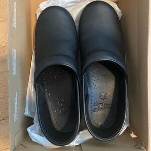 Dansko clog sz 38 black oiled leather shoe